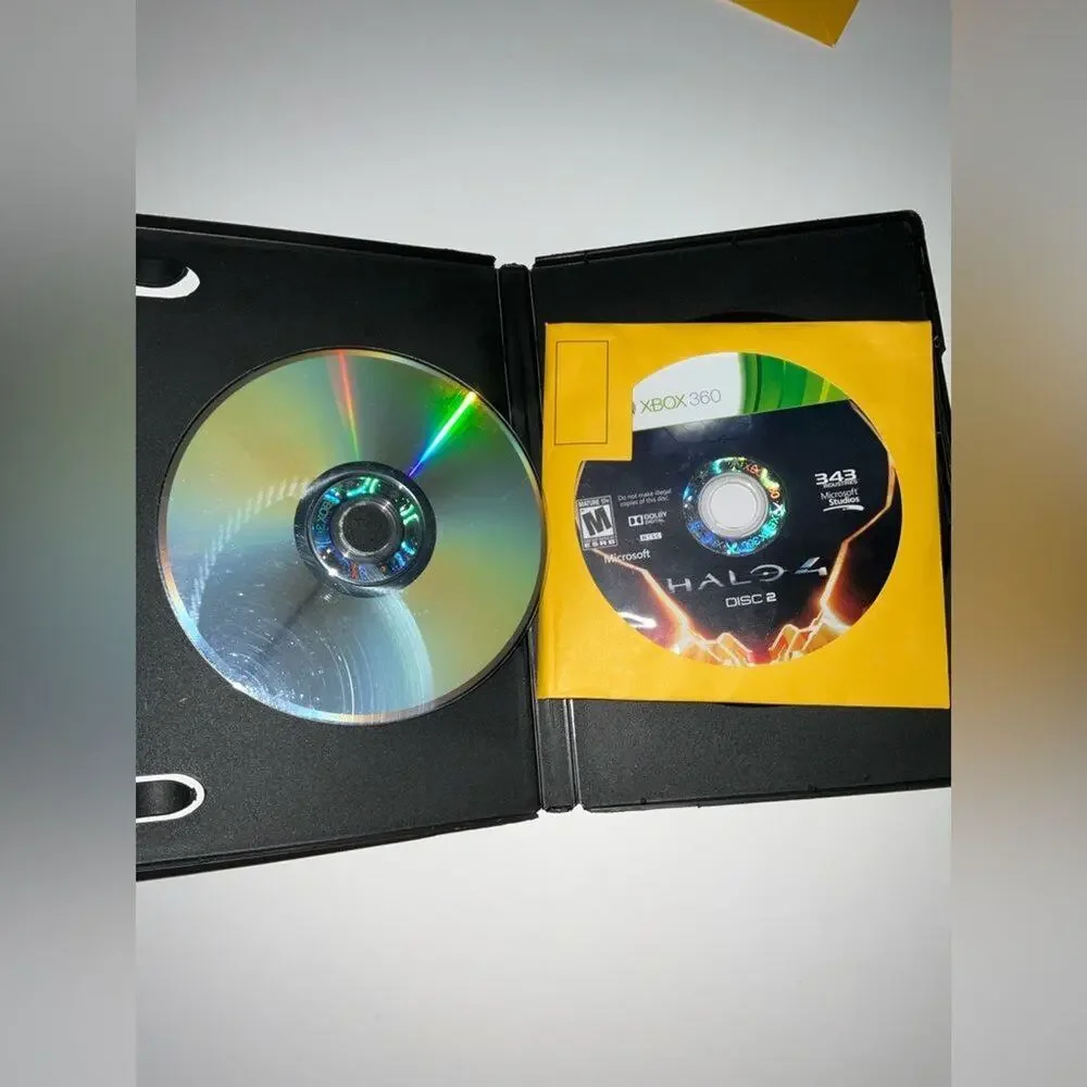 Halo 4 (Microsoft Xbox 360) With disc 1 and 2